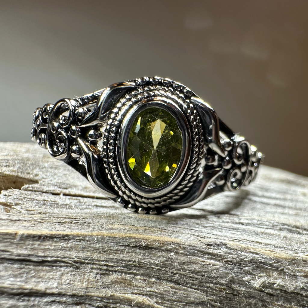 Romantic Celtic Knot Ring in Sterling Silver