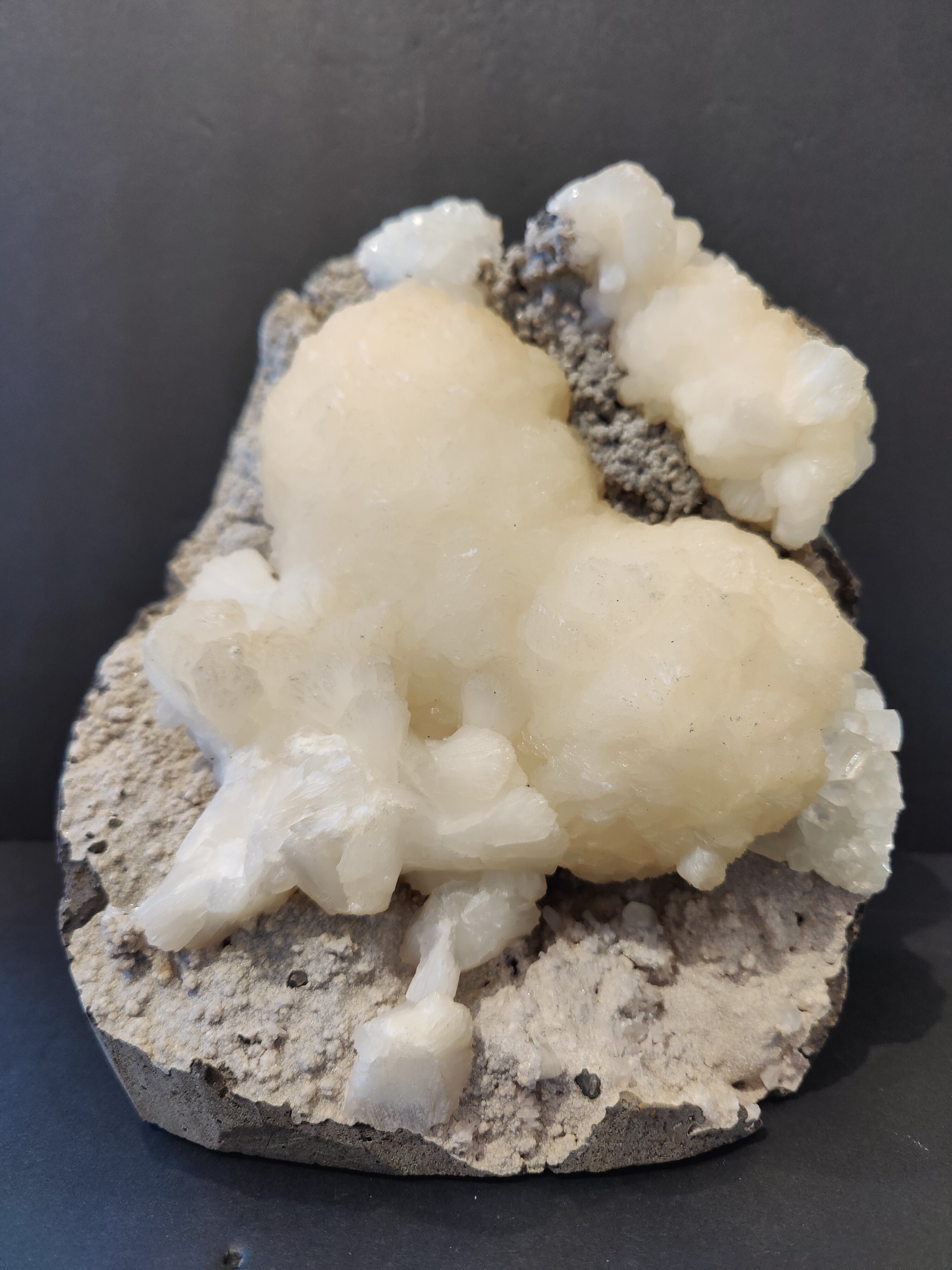 Stilbite "Heart" with Clear Apophyllite Cabinet Specimen 4,735g | Minerals | Wiccan Center