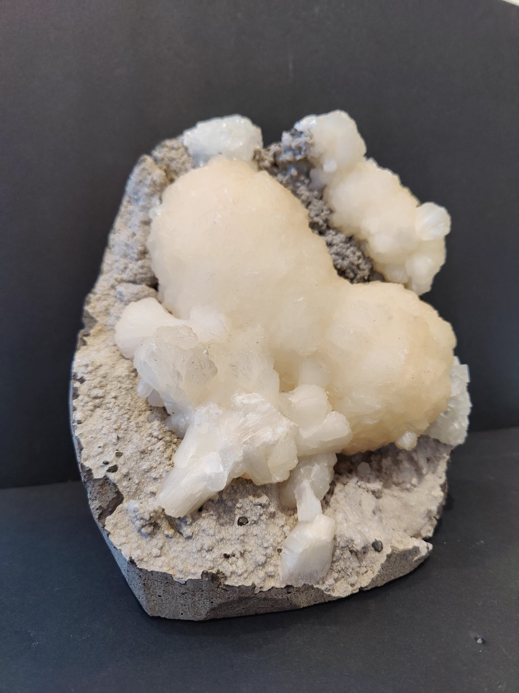Stilbite "Heart" with Clear Apophyllite Cabinet Specimen 4,735g | Minerals | Wiccan Center