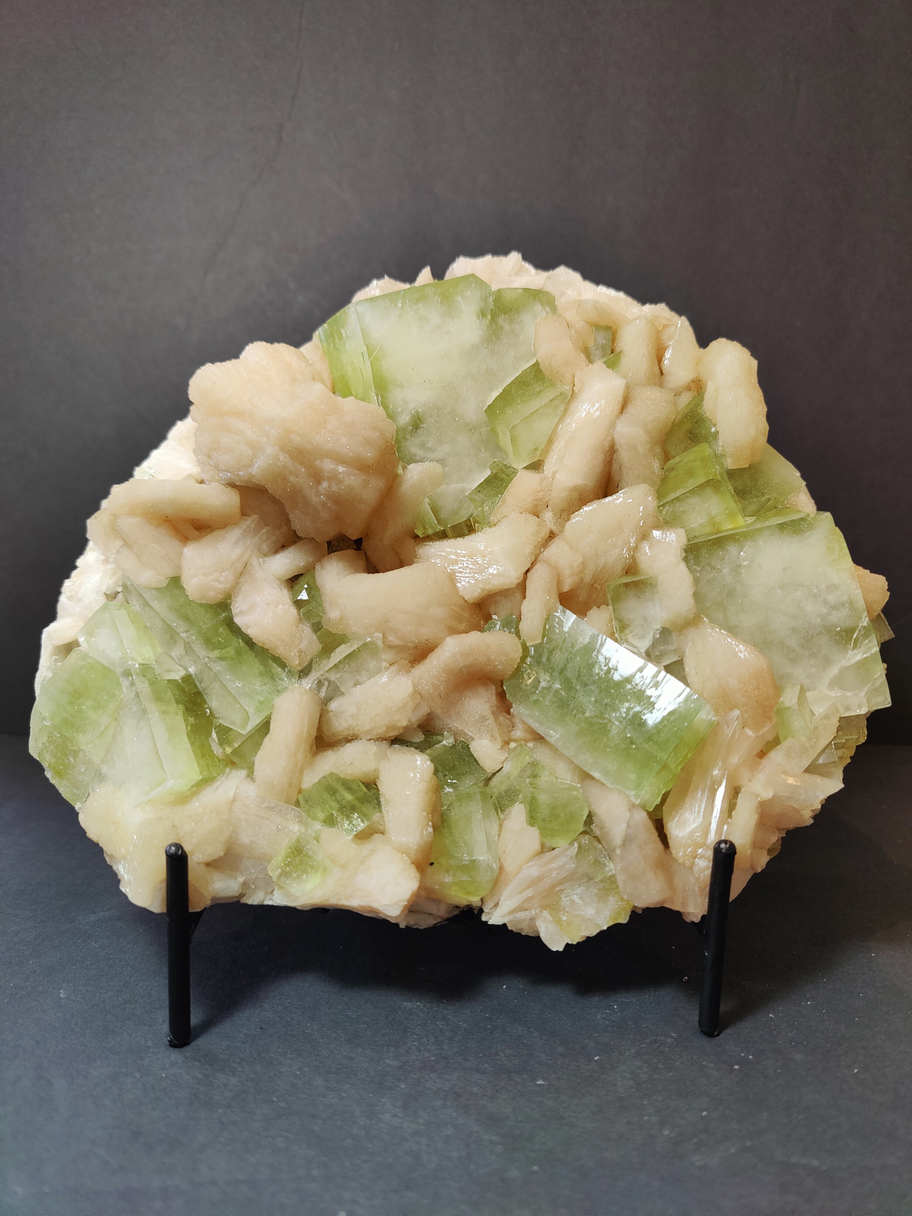 Green Apophyllite Cubes with Peach Stilbite Specimen 1,784g | Minerals | Wiccan Center