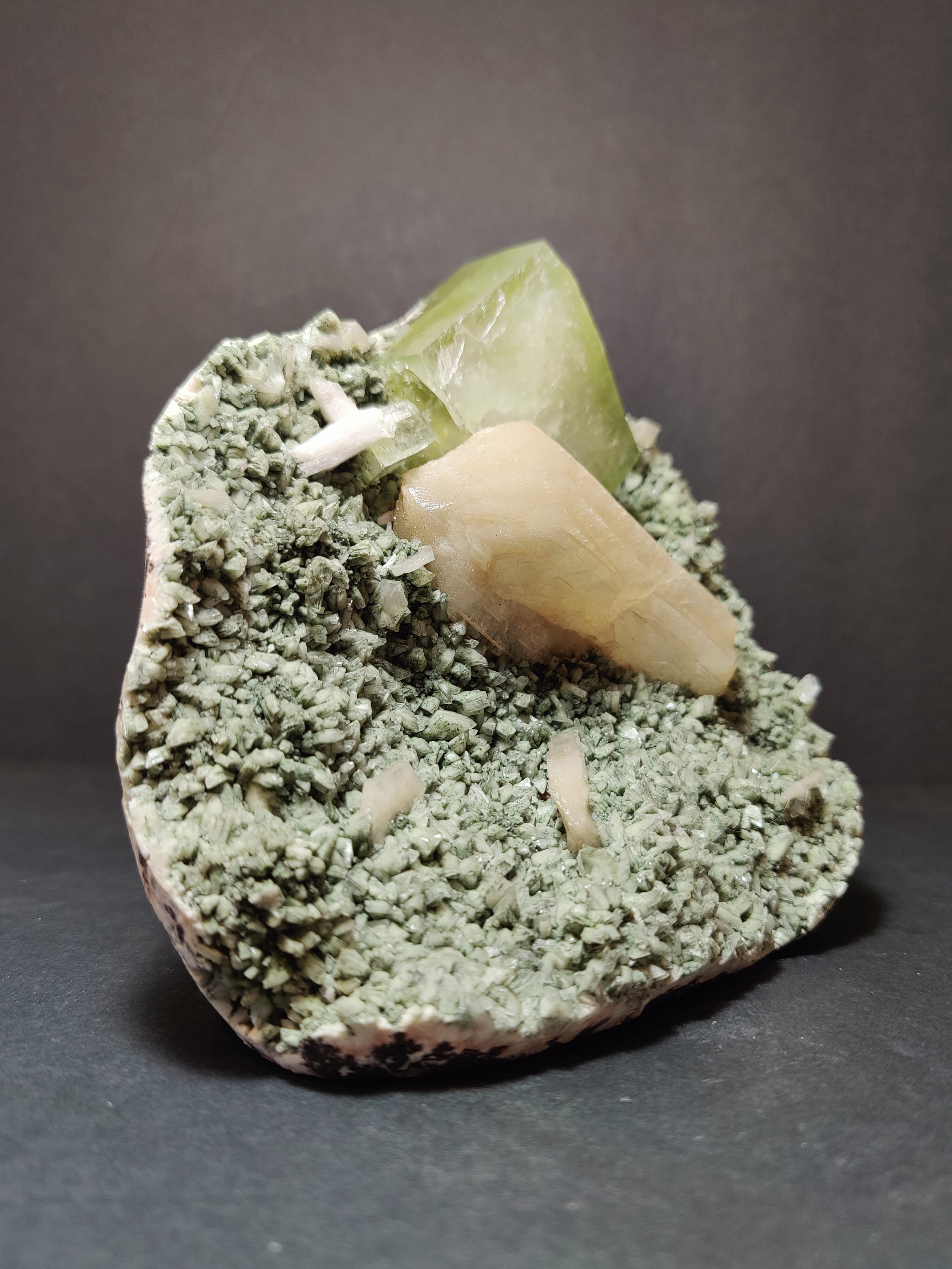 Green Apophyllite Cubes with Peach Stilbite on Heulandite Specimen 1,182g | Minerals | Wiccan Center