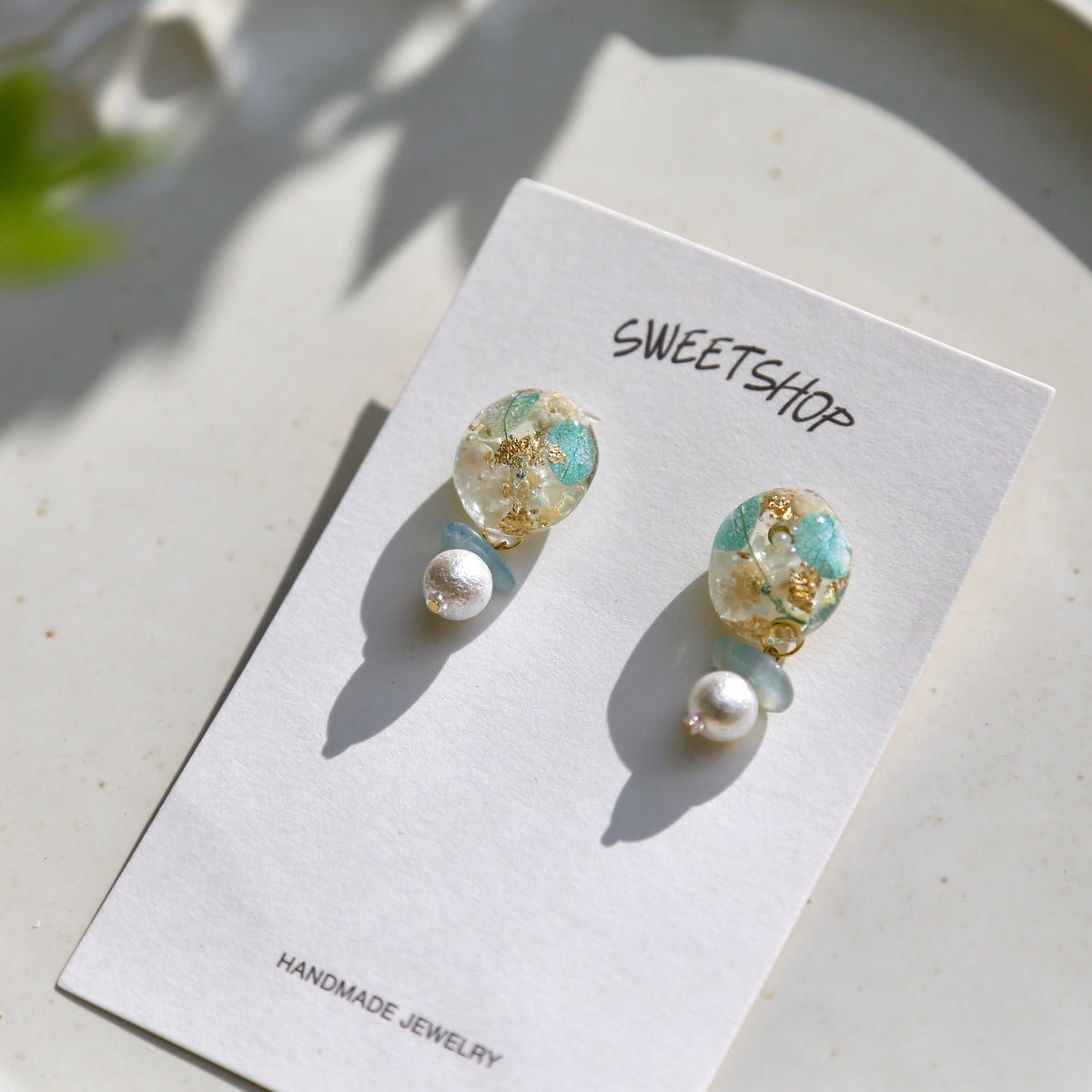 Resin Daisy Mint Earrings