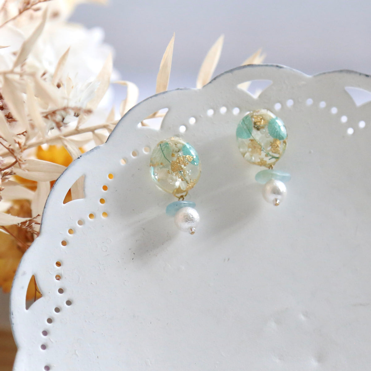 Resin Daisy Mint Earrings