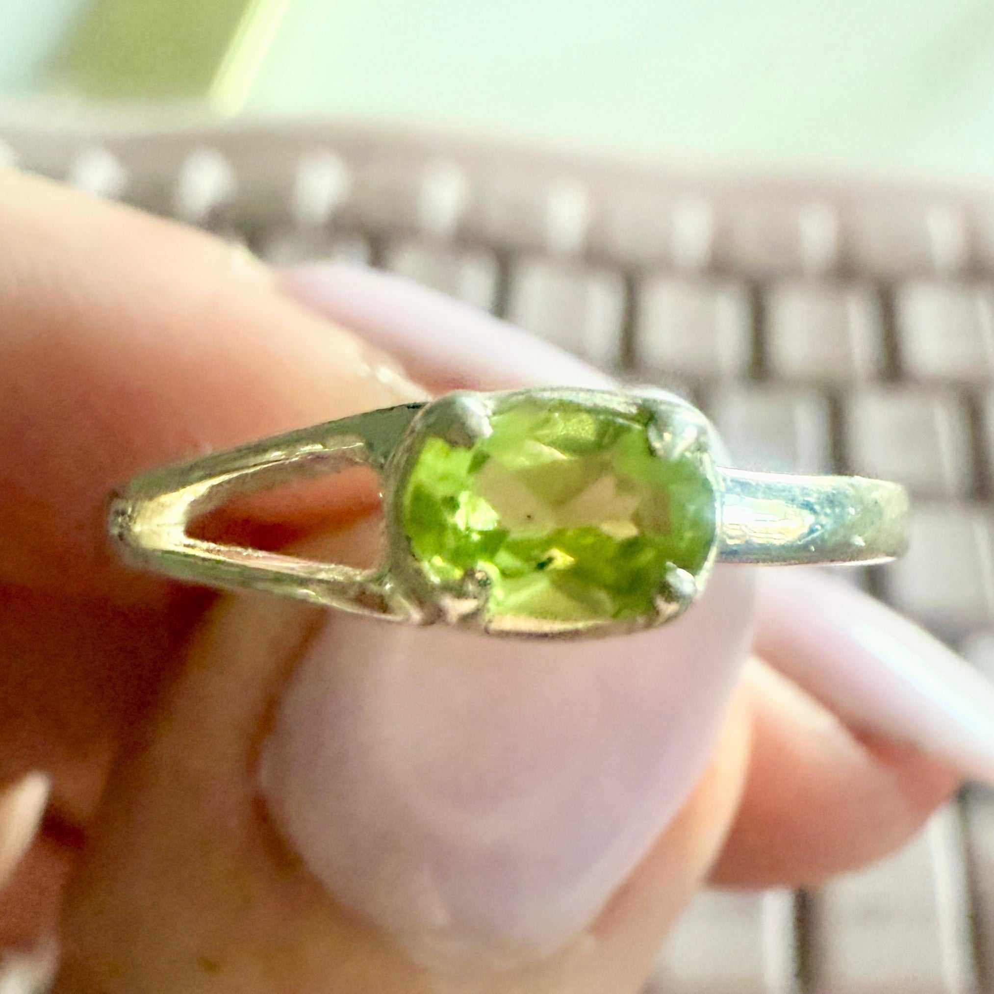 Peridot Oval Split-Shank Ring – Sterling Silver – Size 9 | Rings | Wiccan Center