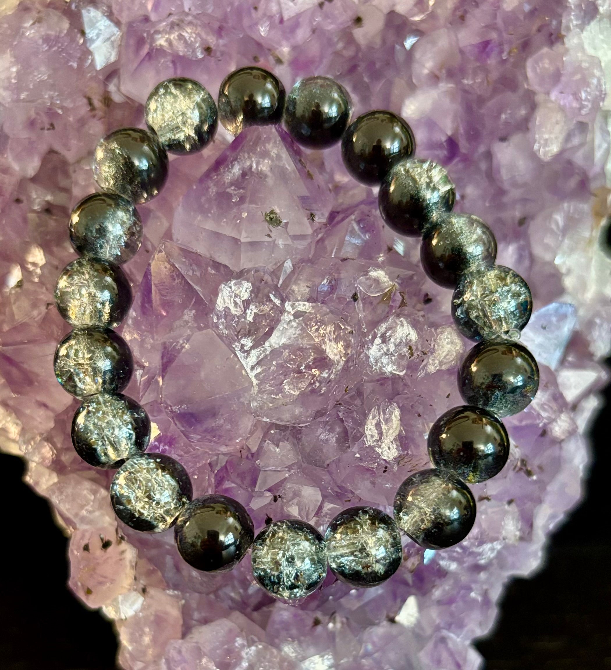 Black & White Cracked Glass Beads Bracelet – Bold Unisex Personality Statement Jewelry | | Wiccan Center