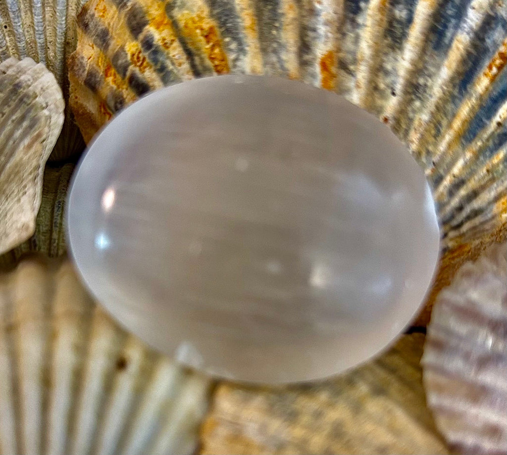 Selenite Palm Stone – 4cm (1.57") – Aura-Cleansing Crystal for Energy Healing & Clarity | | Wiccan Center