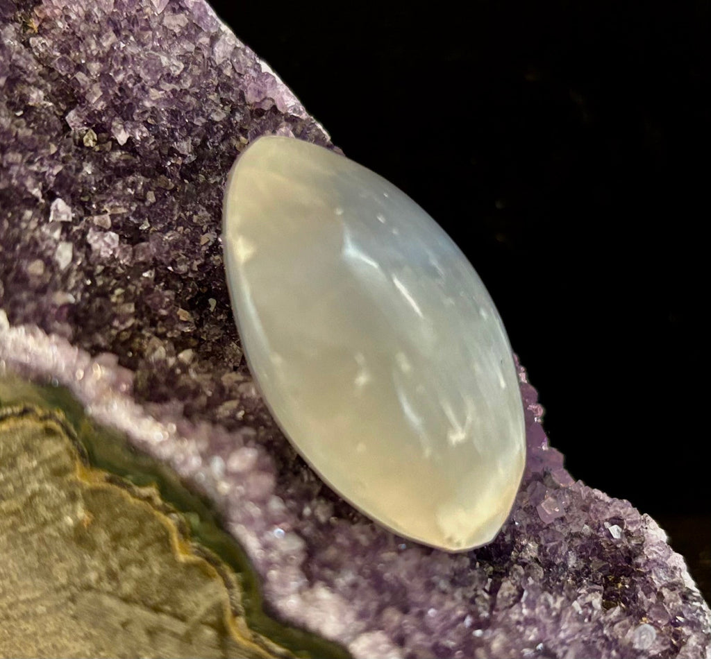 Selenite Palm Stone – 4cm (1.57") – Aura-Cleansing Crystal for Energy Healing & Clarity | | Wiccan Center
