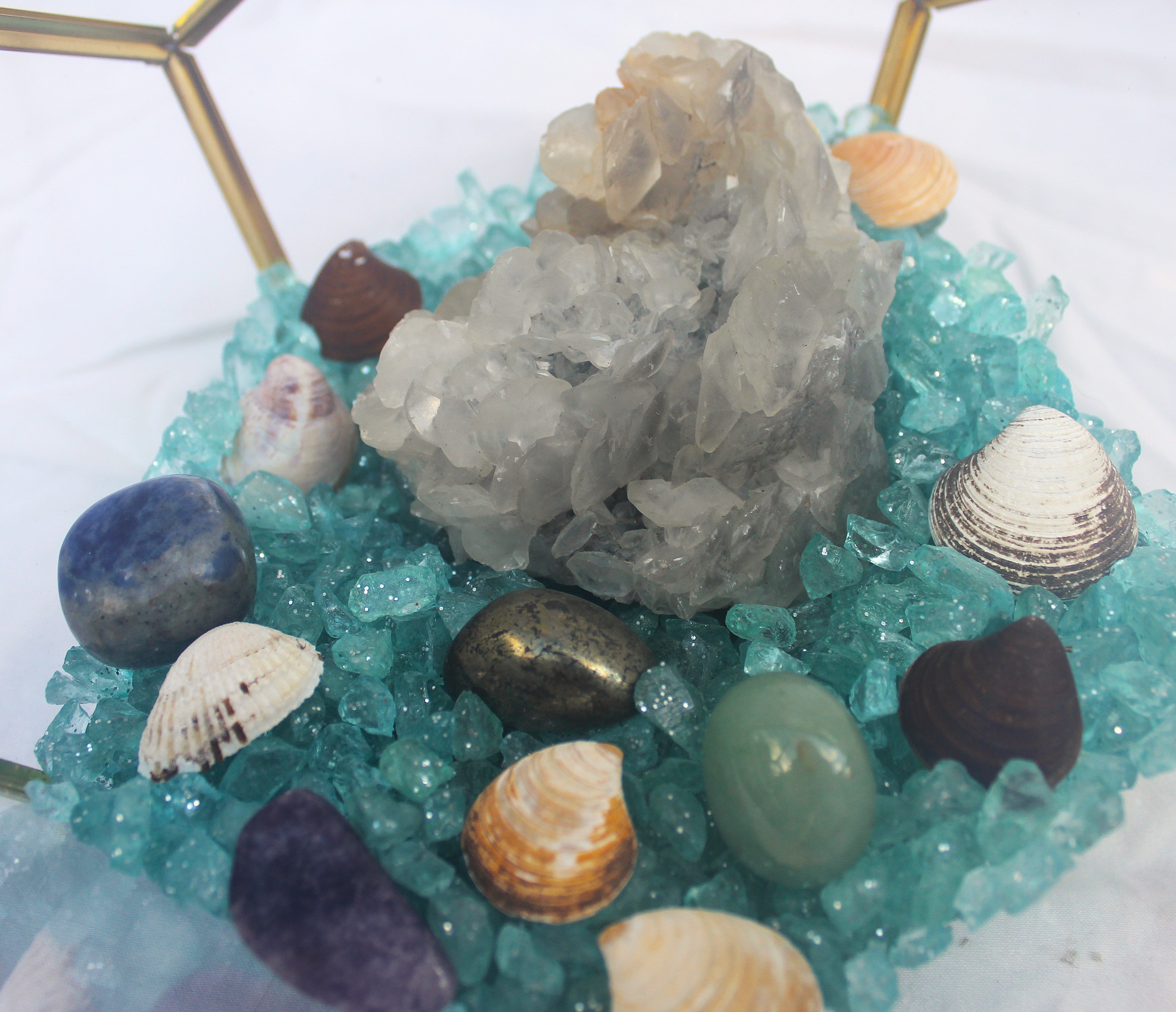 Crystal Geode Terrarium Scalenohedral Calcite - Dogtooth Tides | | Wiccan Center