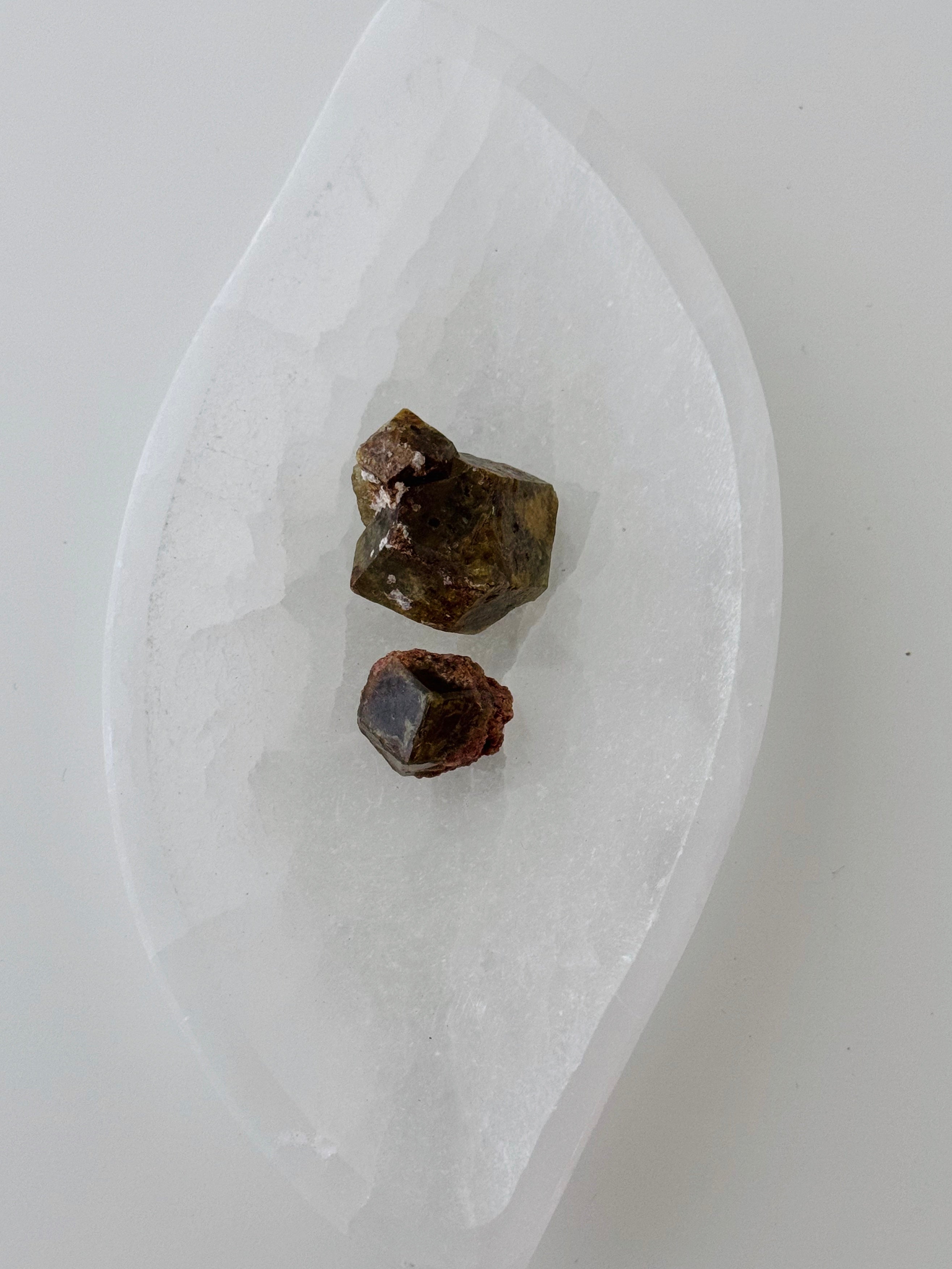 Green Garnet (Unpolished) | | Wiccan Center