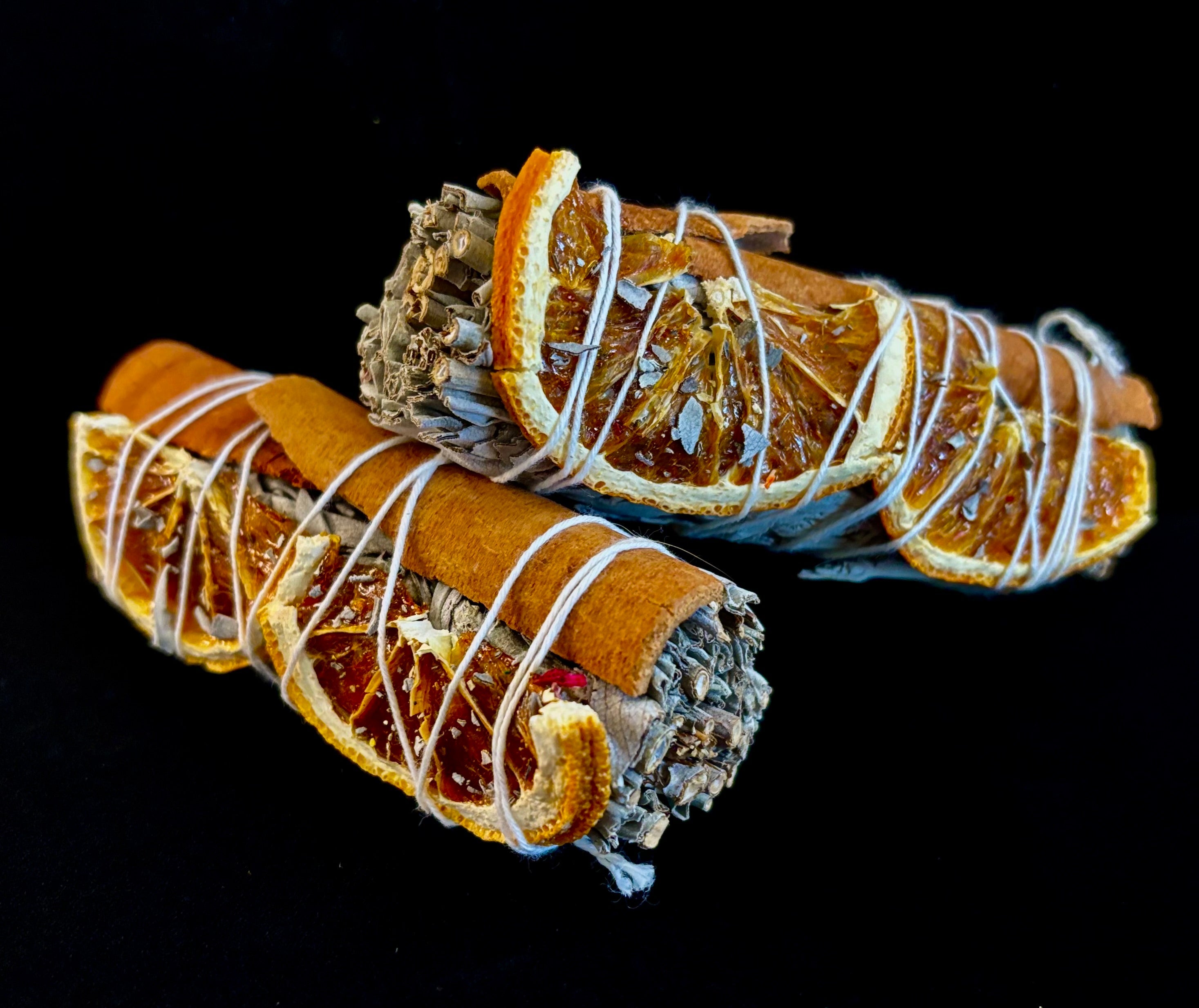 🍊 White Sage, Orange & Cinnamon Smudge Bundle – Cleansing, Warmth & Holiday Energy (4”) | | Wiccan Center