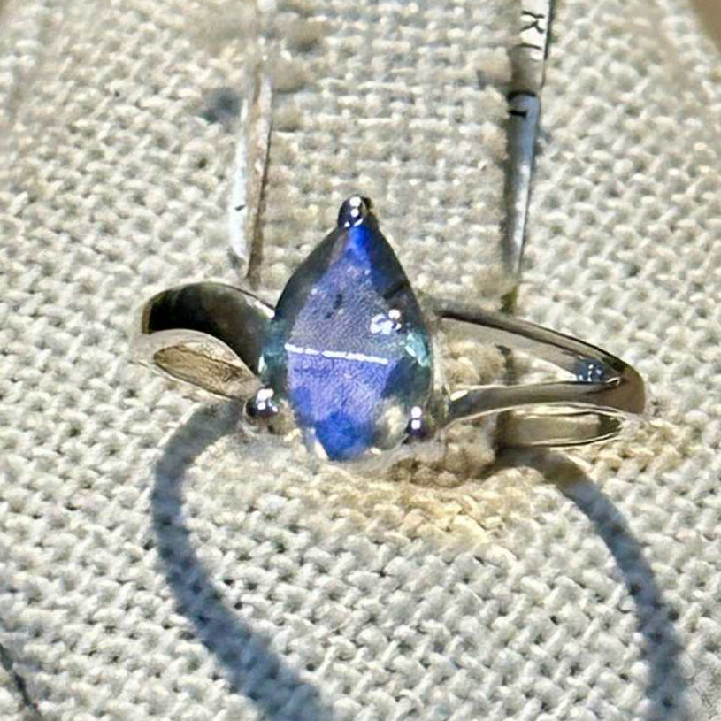 Labradorite Pear-Cut Twisted Band Ring – Sterling Silver – Size 6 | Rings | Wiccan Center