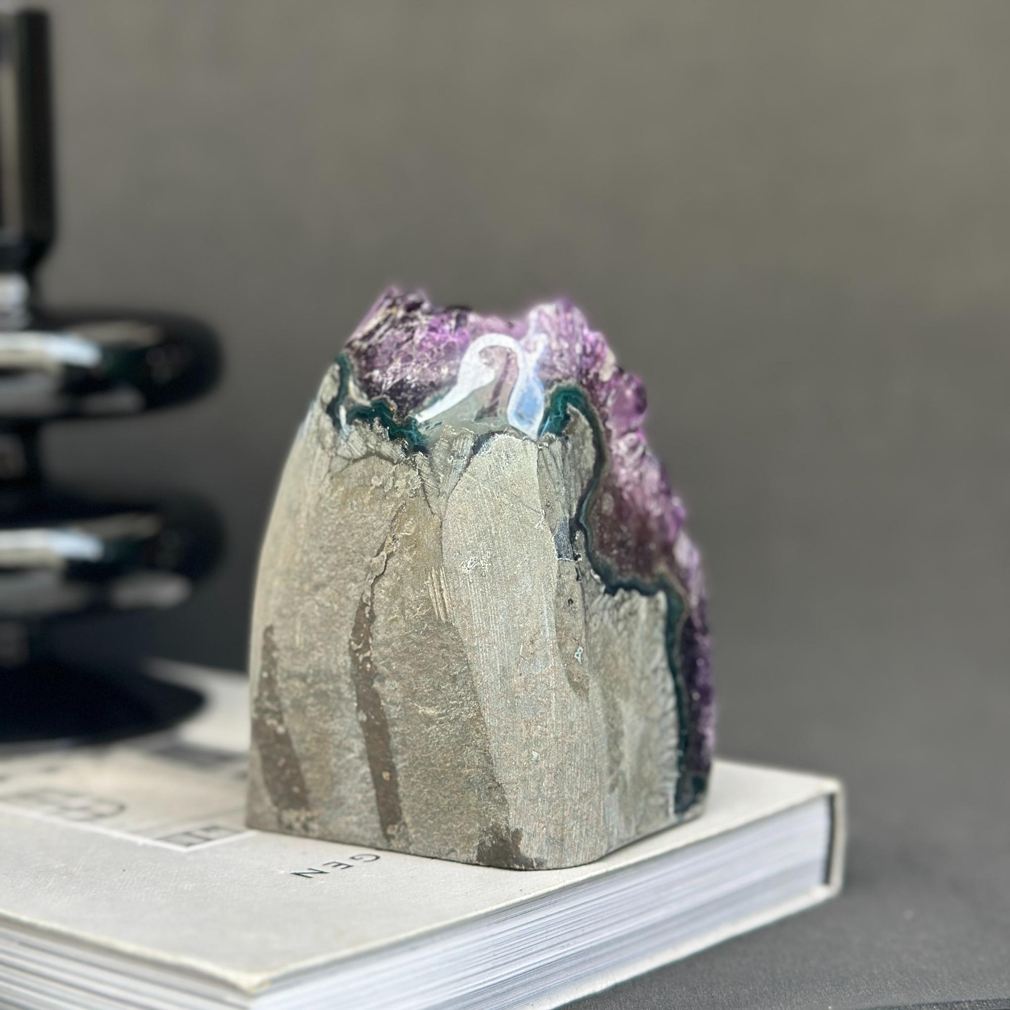 Large crystals Amethyst geode with Agate formations | Amethyst Geodes | Wiccan Center
