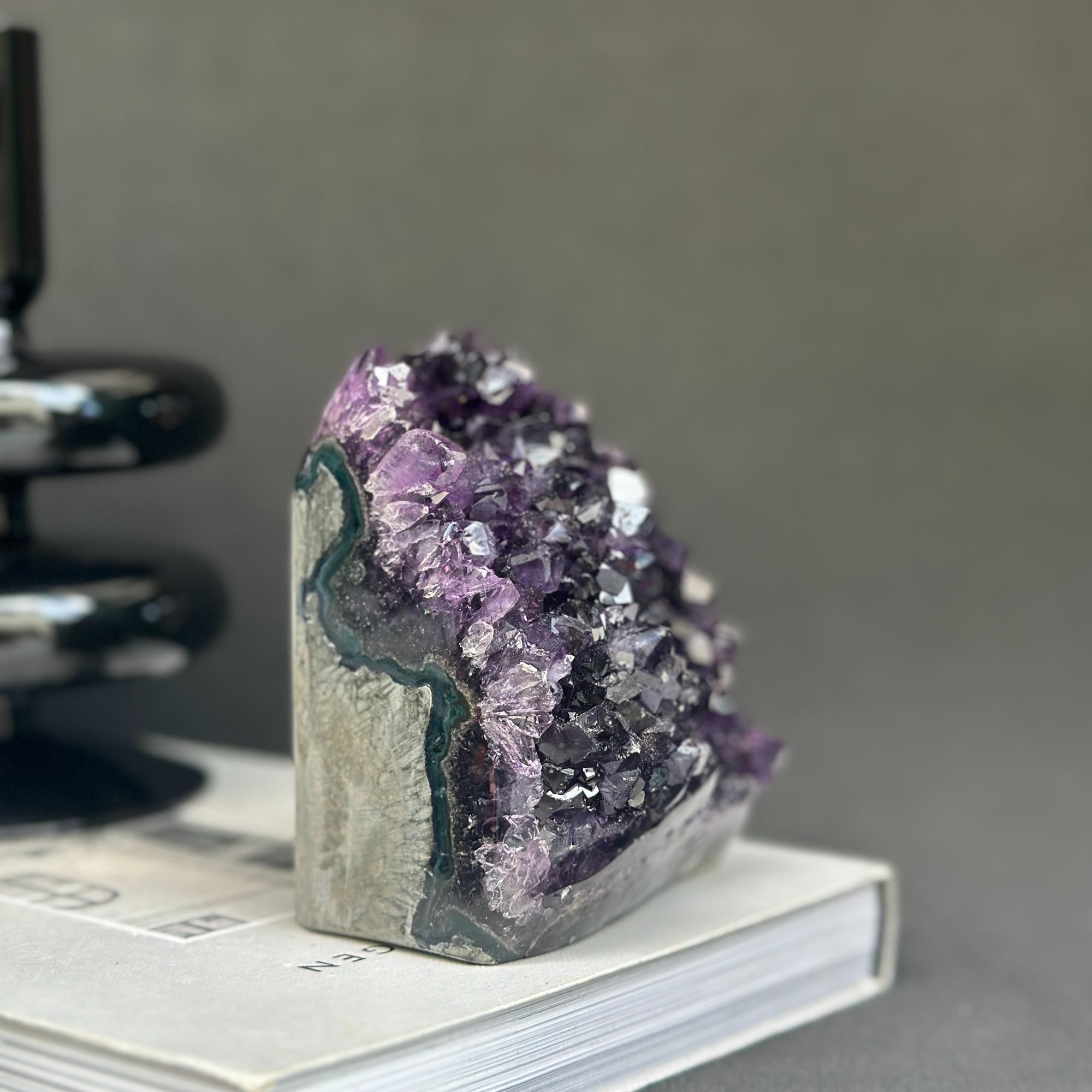 Large crystals Amethyst geode with Agate formations | Amethyst Geodes | Wiccan Center