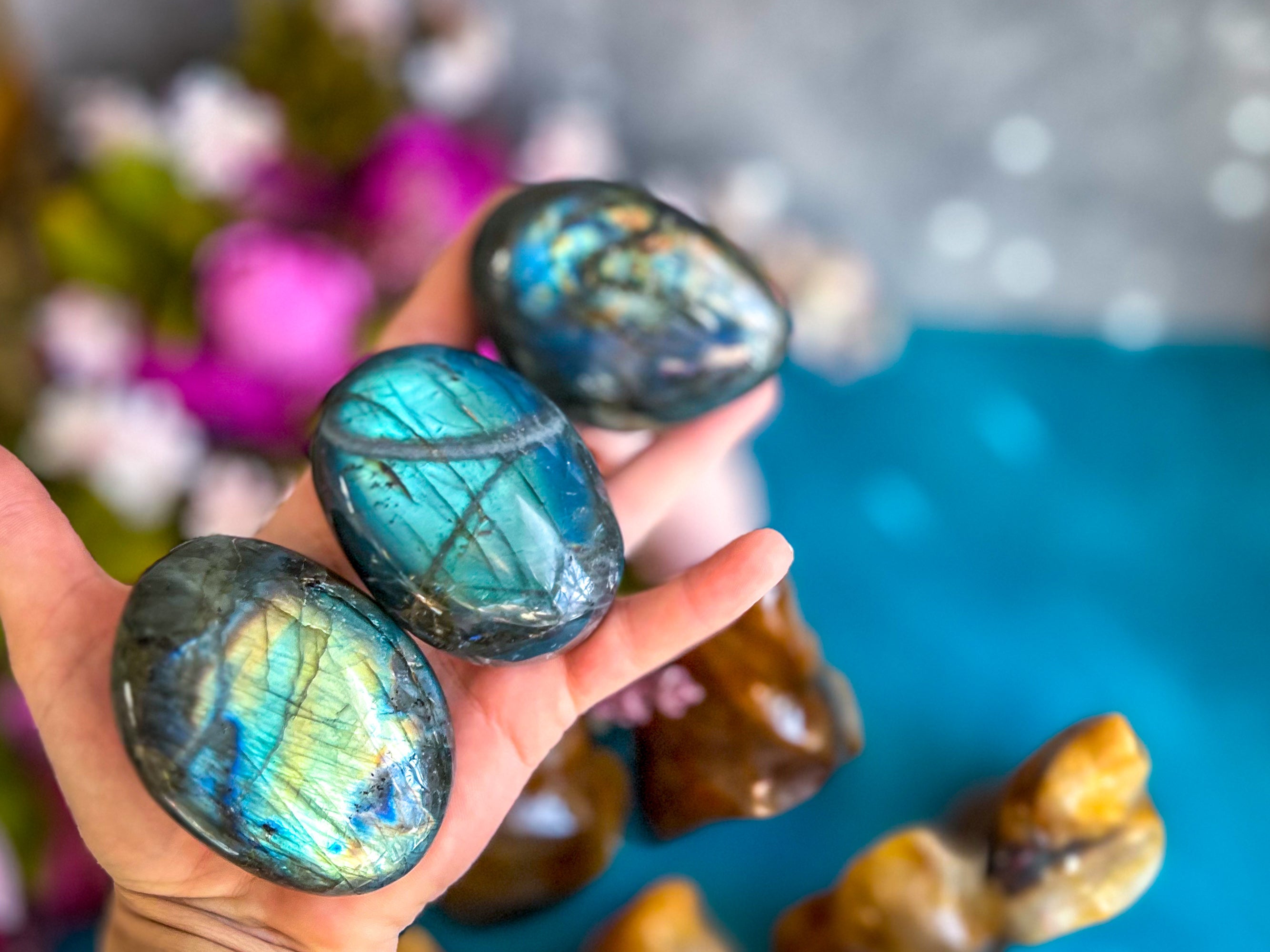 PRETTY Labradorite Palm Stone | | Wiccan Center