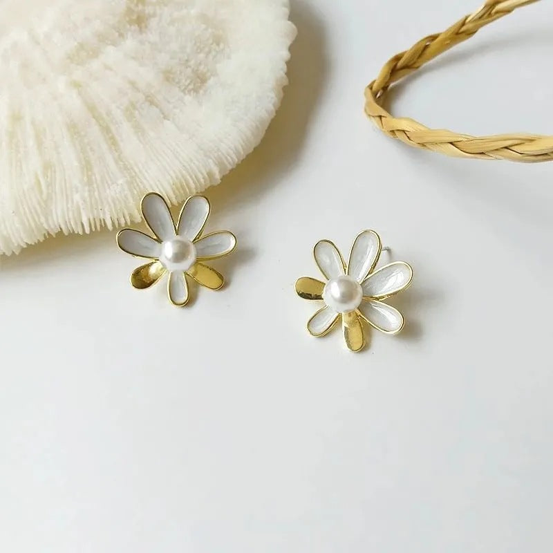 Daisies pearl Earring | Earring | Wiccan Center