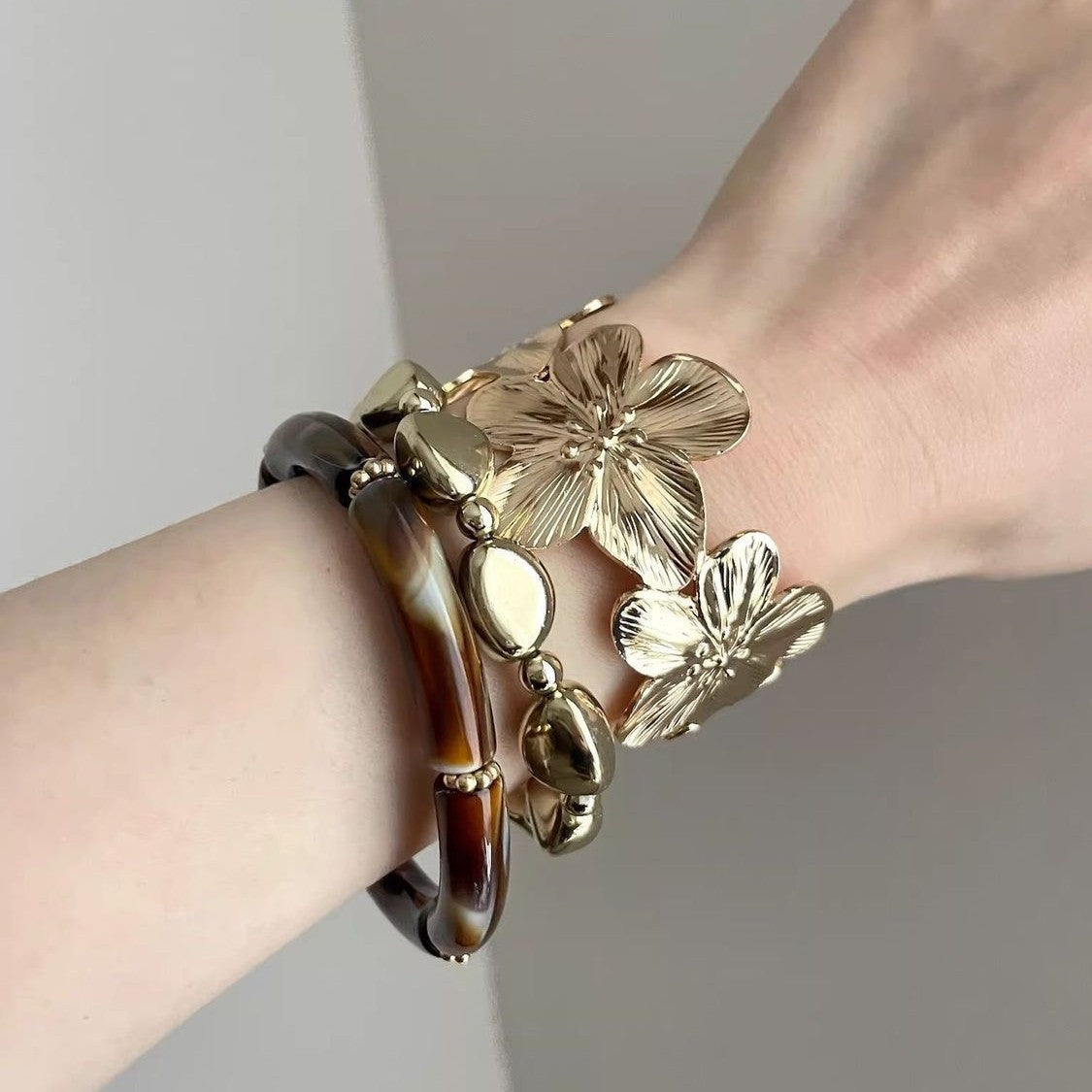 Metal Flower Acrylic Round High Sense Light Luxury Bracelets
