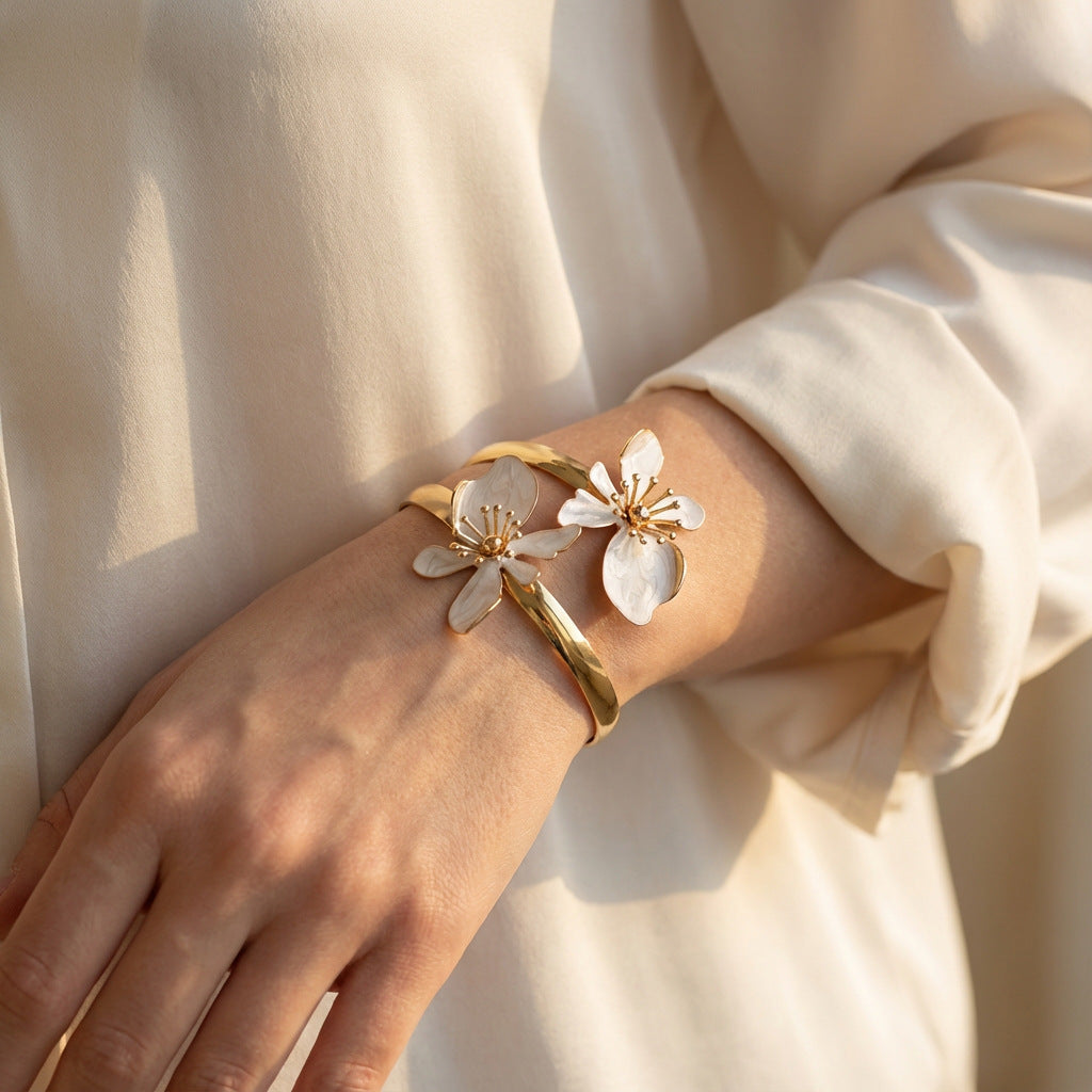 Personalized Metal Flower Oil Dripping Exquisite High-grade Light Bracelet