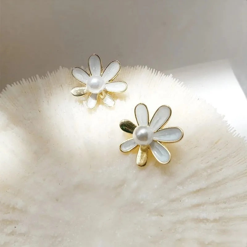 Daisies pearl Earring | Earring | Wiccan Center