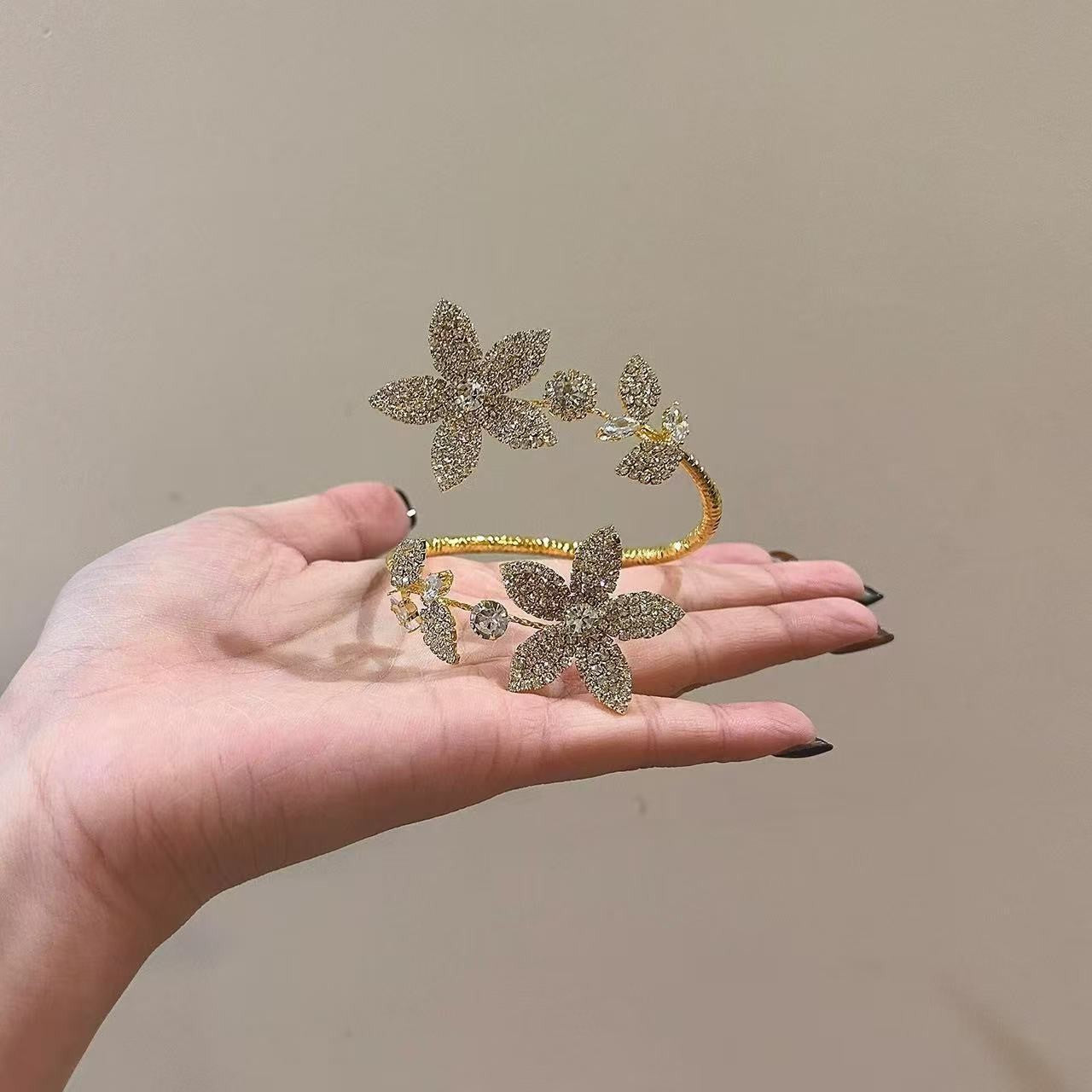 Women's High-grade Diamond Flower Winding Light Luxury Temperament Bracelets