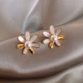 Daisies pearl Earring | Earring | Wiccan Center