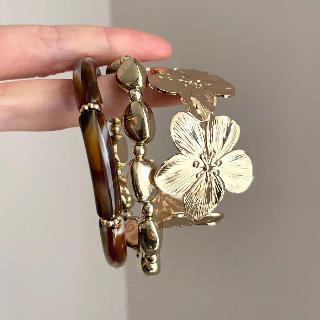 Metal Flower Acrylic Round High Sense Light Luxury Bracelets