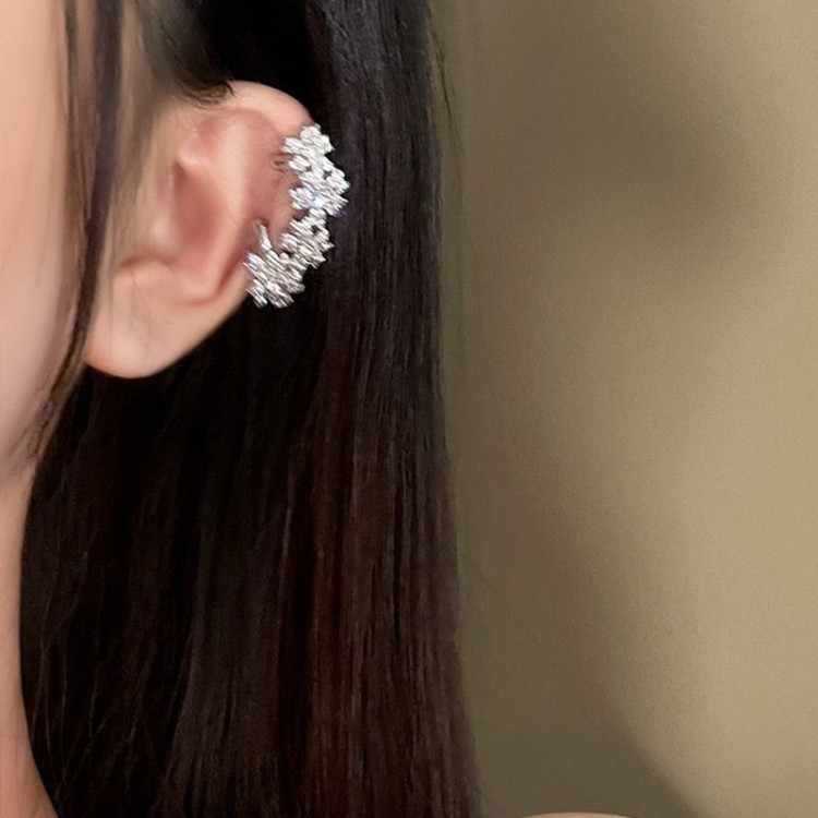 Women's Sparkling Full Rhinestone Flower Bone Niche Design High Class Earrings