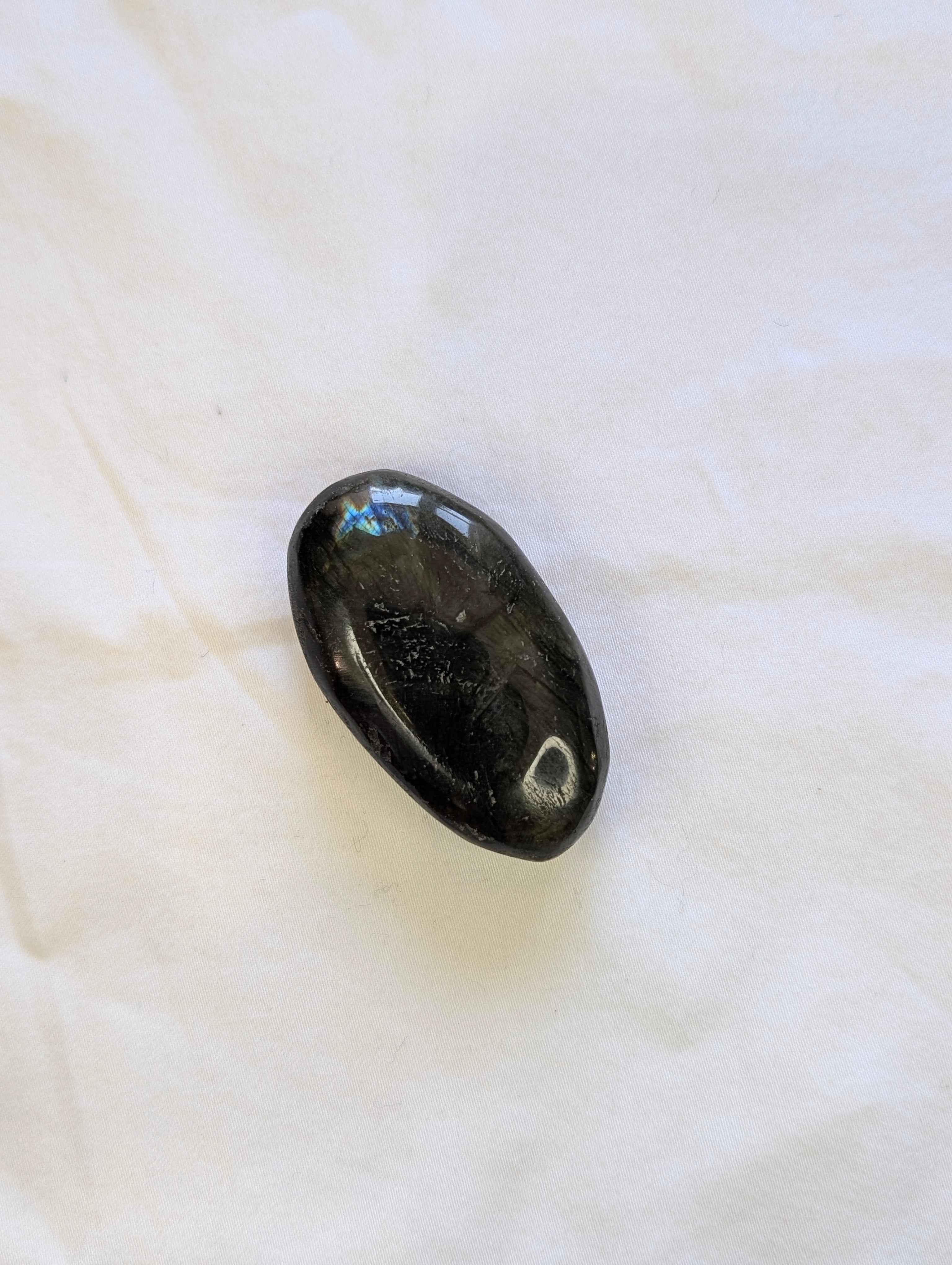 Labradorite Palm Stone – Transformation, Intuition & Protective Energy | | Wiccan Center