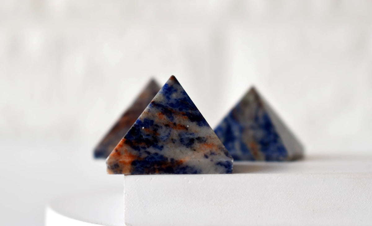 Sodalite Pyramids (Emotional Balance and Self-Trust) | Pyramids & Spheres | Wiccan Center
