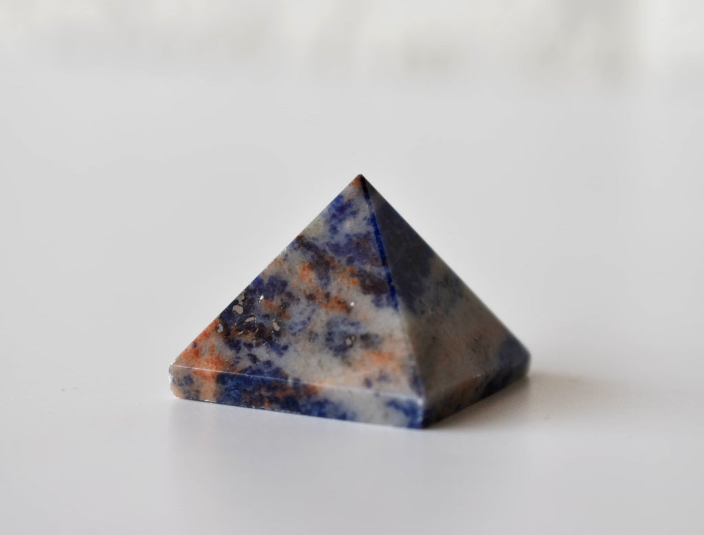 Sodalite Pyramids (Emotional Balance and Self-Trust) | Pyramids & Spheres | Wiccan Center