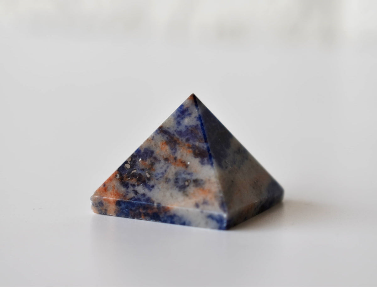 Sodalite Pyramids (Emotional Balance and Self-Trust) | Pyramids & Spheres | Wiccan Center