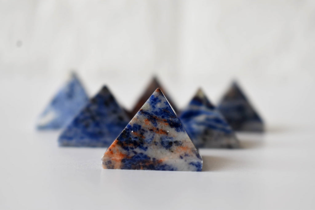 Sodalite Pyramids (Emotional Balance and Self-Trust) | Pyramids & Spheres | Wiccan Center