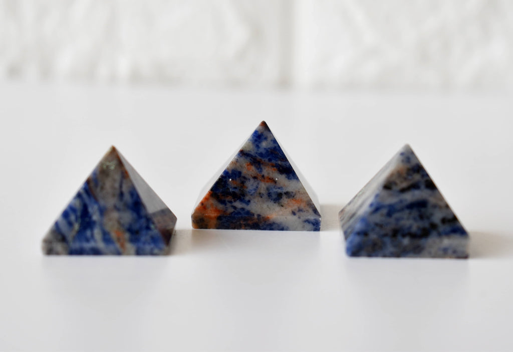 Sodalite Pyramids (Emotional Balance and Self-Trust) | Pyramids & Spheres | Wiccan Center