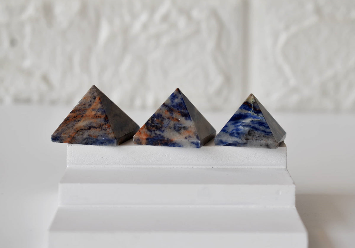 Sodalite Pyramids (Emotional Balance and Self-Trust) | Pyramids & Spheres | Wiccan Center