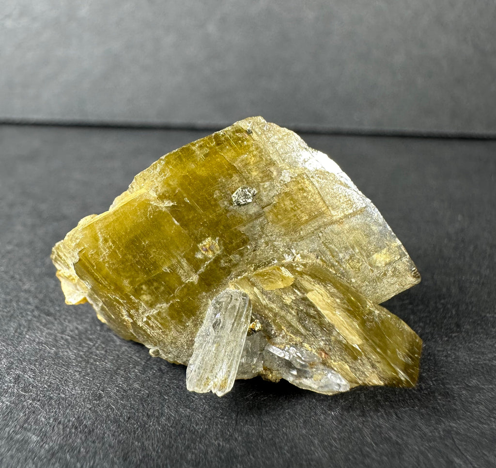 Diamond Quartz on Siderite | Minerals | Wiccan Center