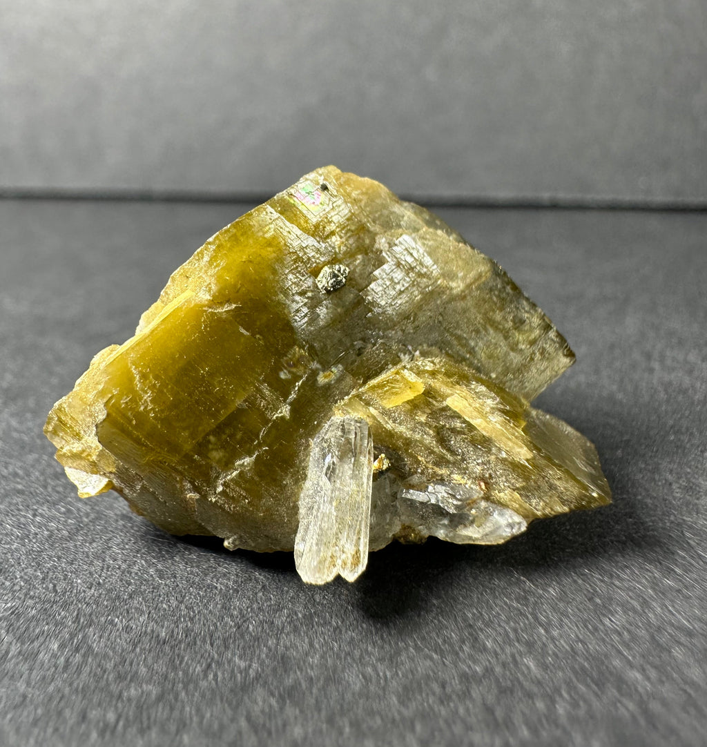 Diamond Quartz on Siderite | Minerals | Wiccan Center