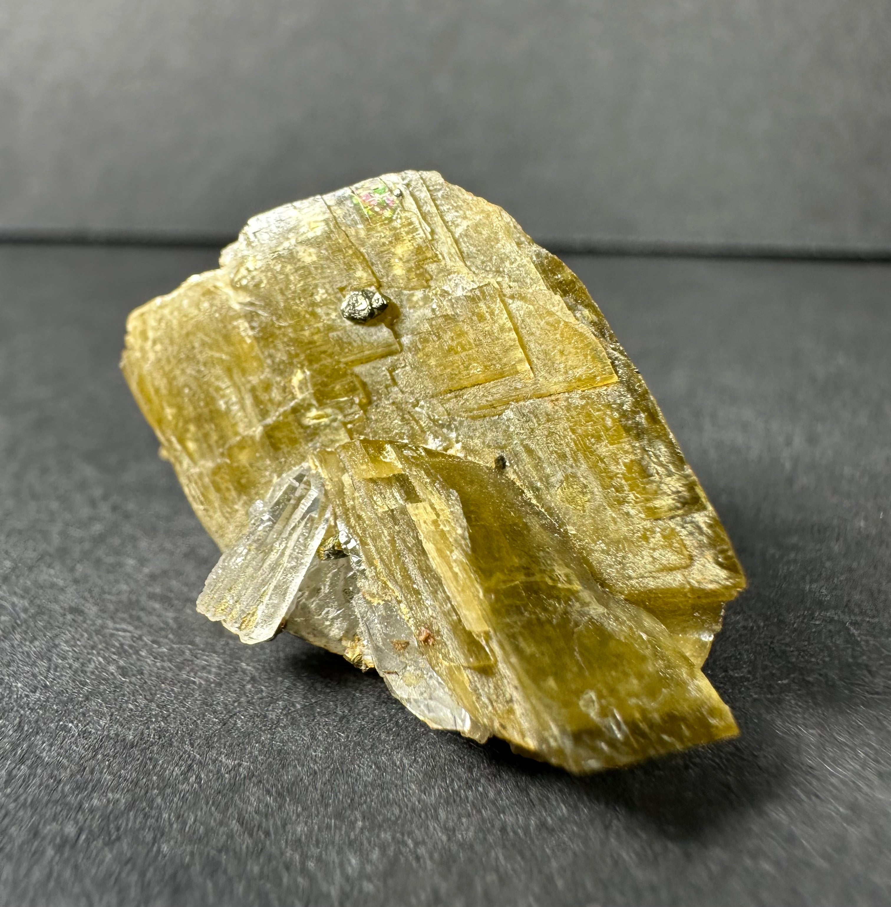 Diamond Quartz on Siderite | Minerals | Wiccan Center