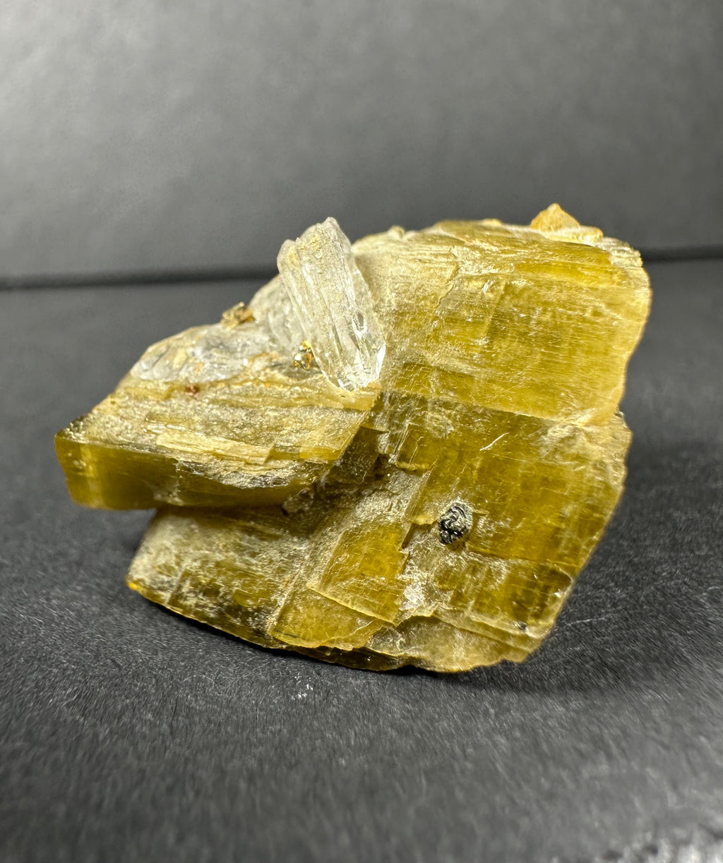Diamond Quartz on Siderite | Minerals | Wiccan Center