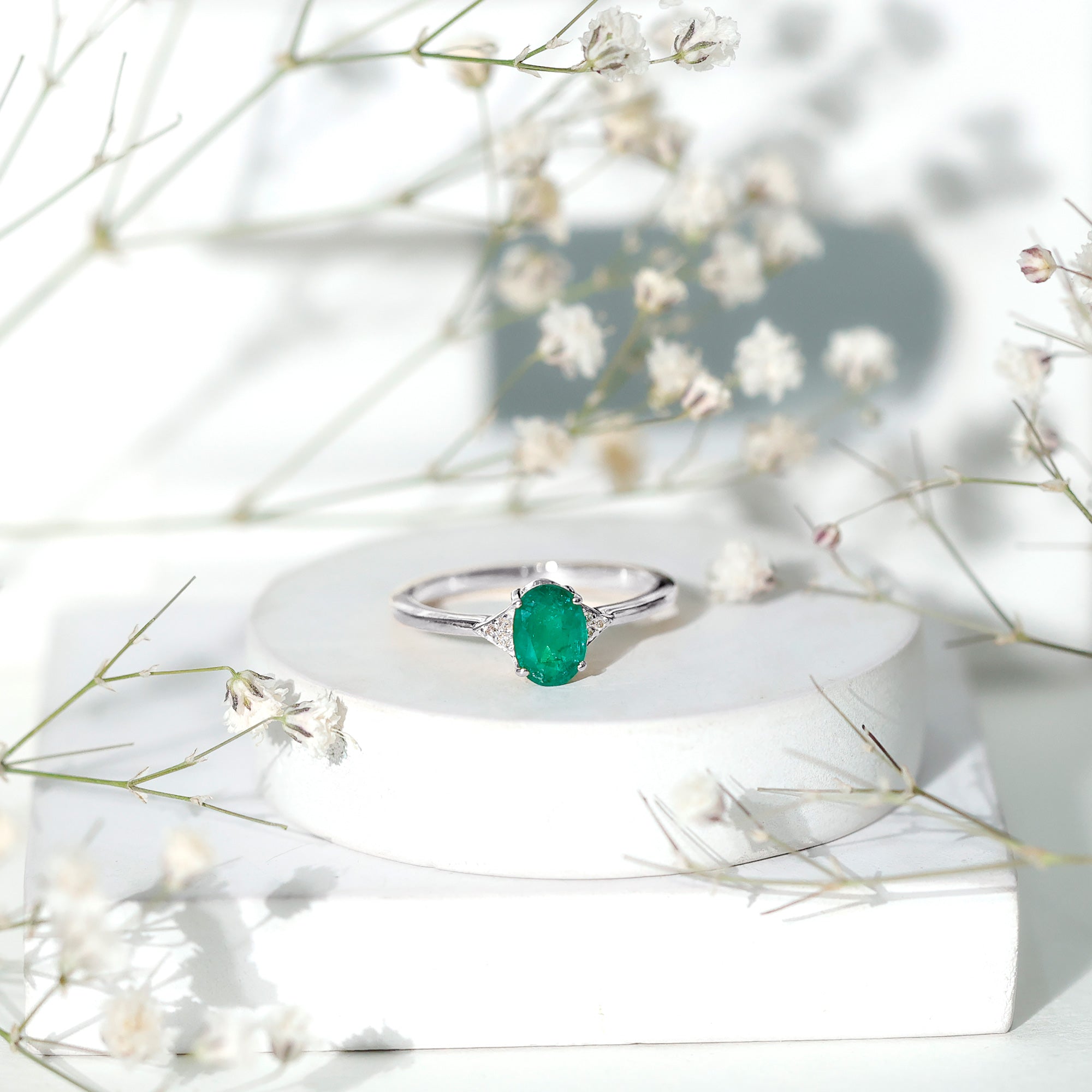Solitaire Oval Emerald Engagement Ring with Diamonds