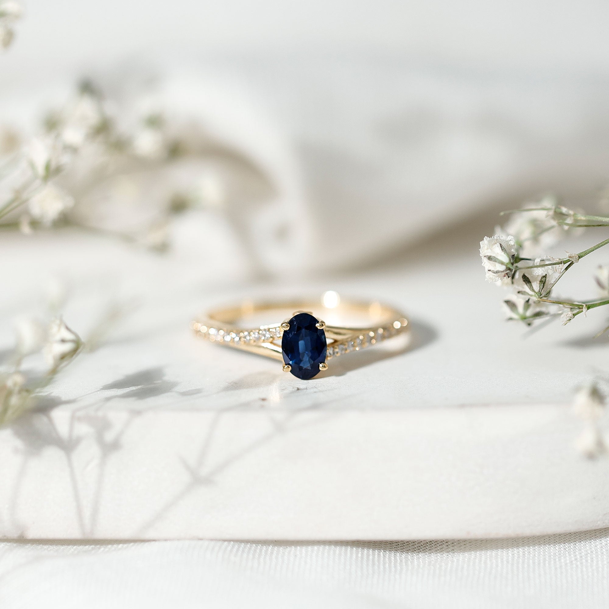 Natural 0.6 Carat Blue Sapphire Minimal Engagement Ring with Diamond Split Shank