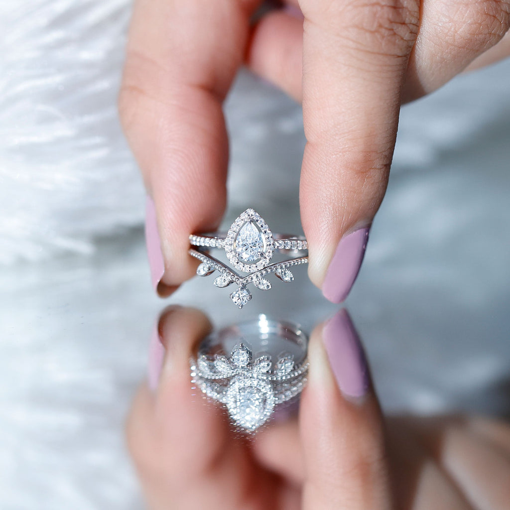 Vintage Style Moissanite Teardrop Wedding Ring Set