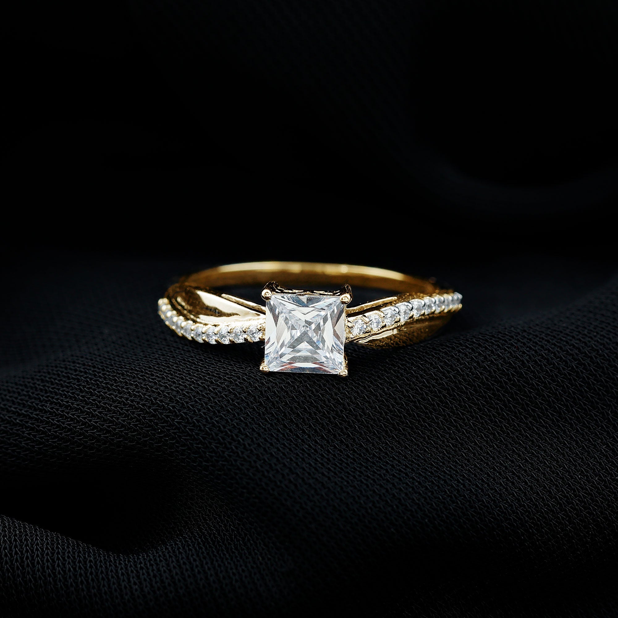 Solitaire Moissanite Princess Cut Engagement Ring