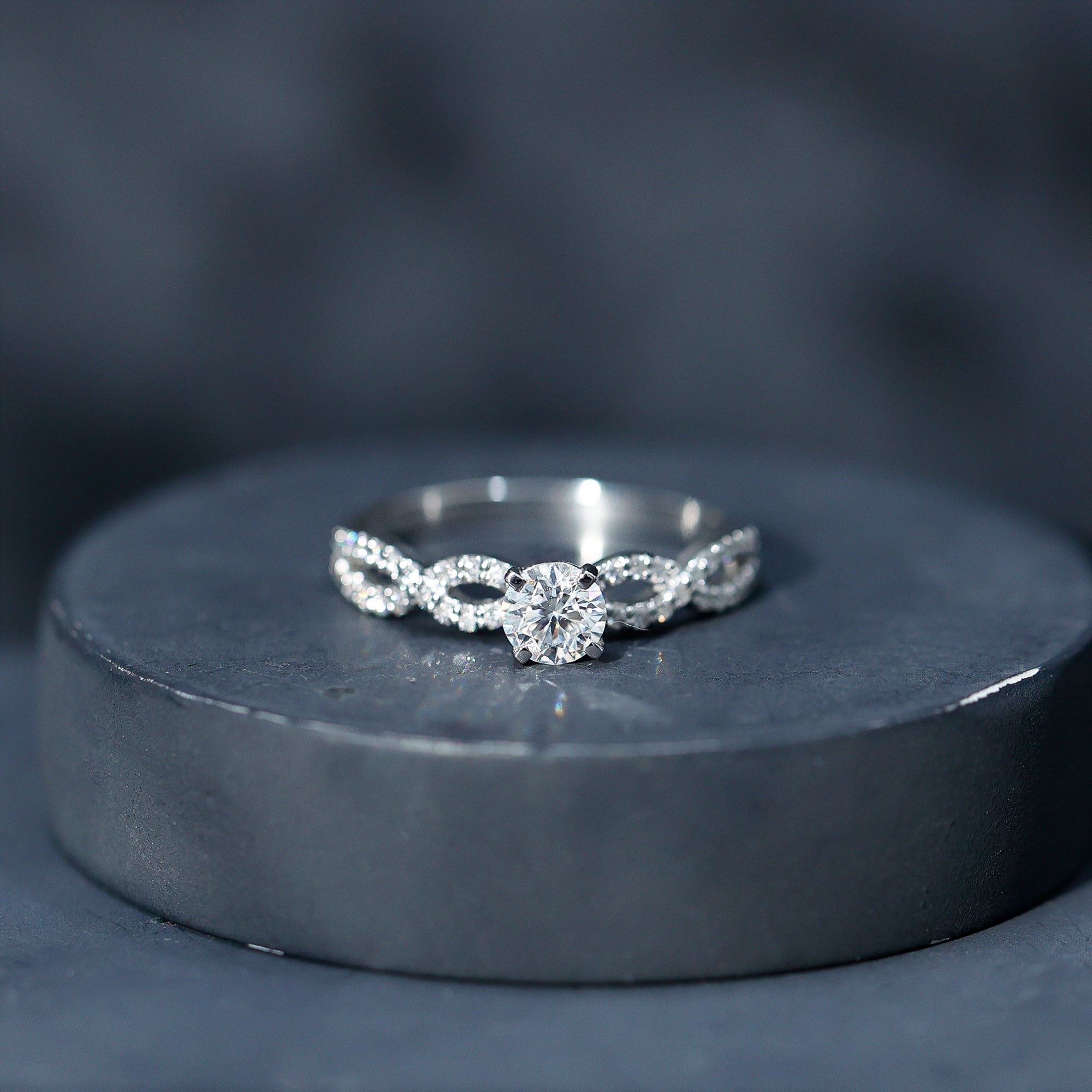 0.5 Carat Round Shape Moissanite Crossover Infinity Ring