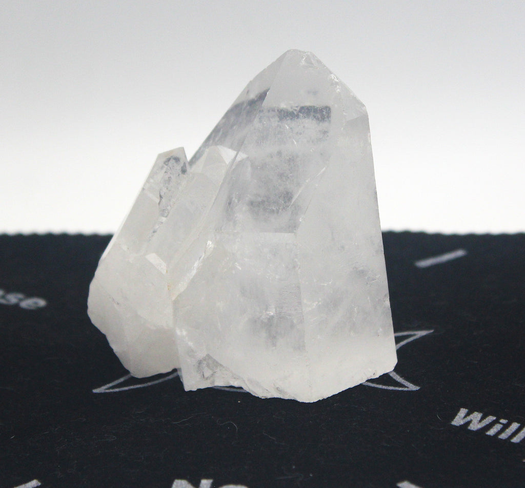Raw Quartz Cluster Points – Natural Clear Quartz for Amplified Energy
