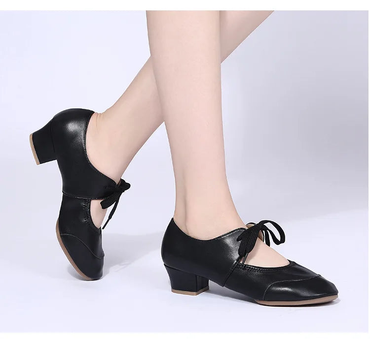 The Stardust Studio Oxford – Classic Lace-Up Practice Heel