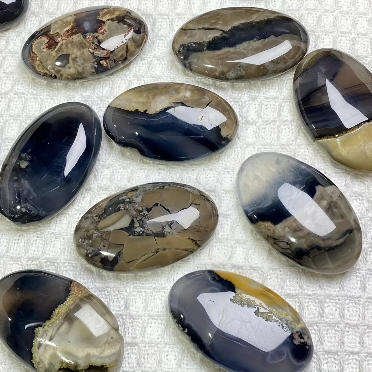 1pc UV Reactive Volcano Agate Palm Stone, Glowing Green Fluorescent Crystal Home Decor, Tabletop Display, Holiday Gift