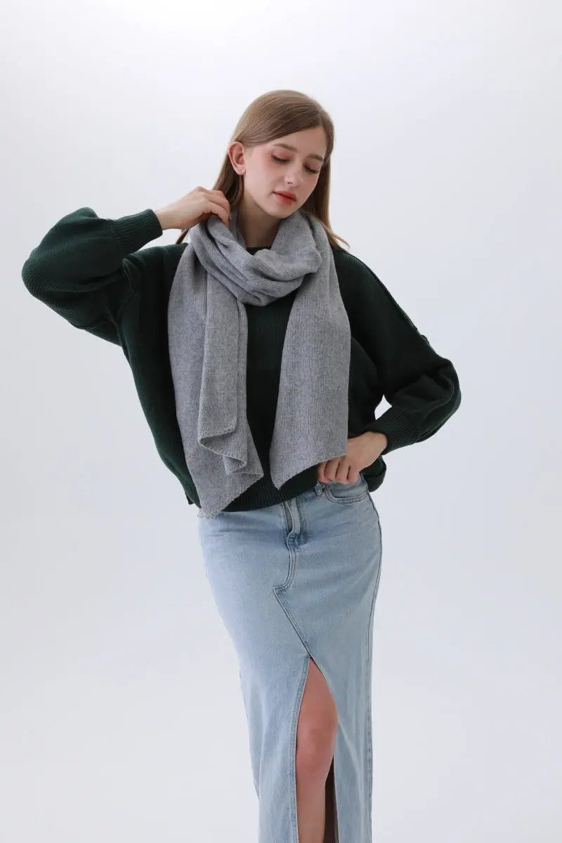 Classic Bias-Cut Scarf – Woven Elegance & Timeless Style ✨🧣