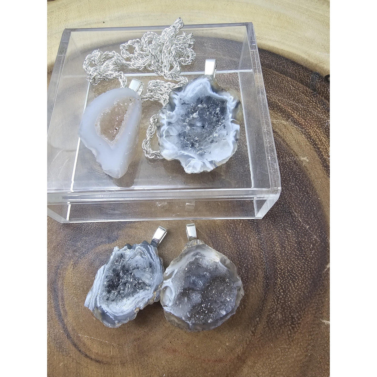 Agate Quartz pendant w/925 16in Silver Chain