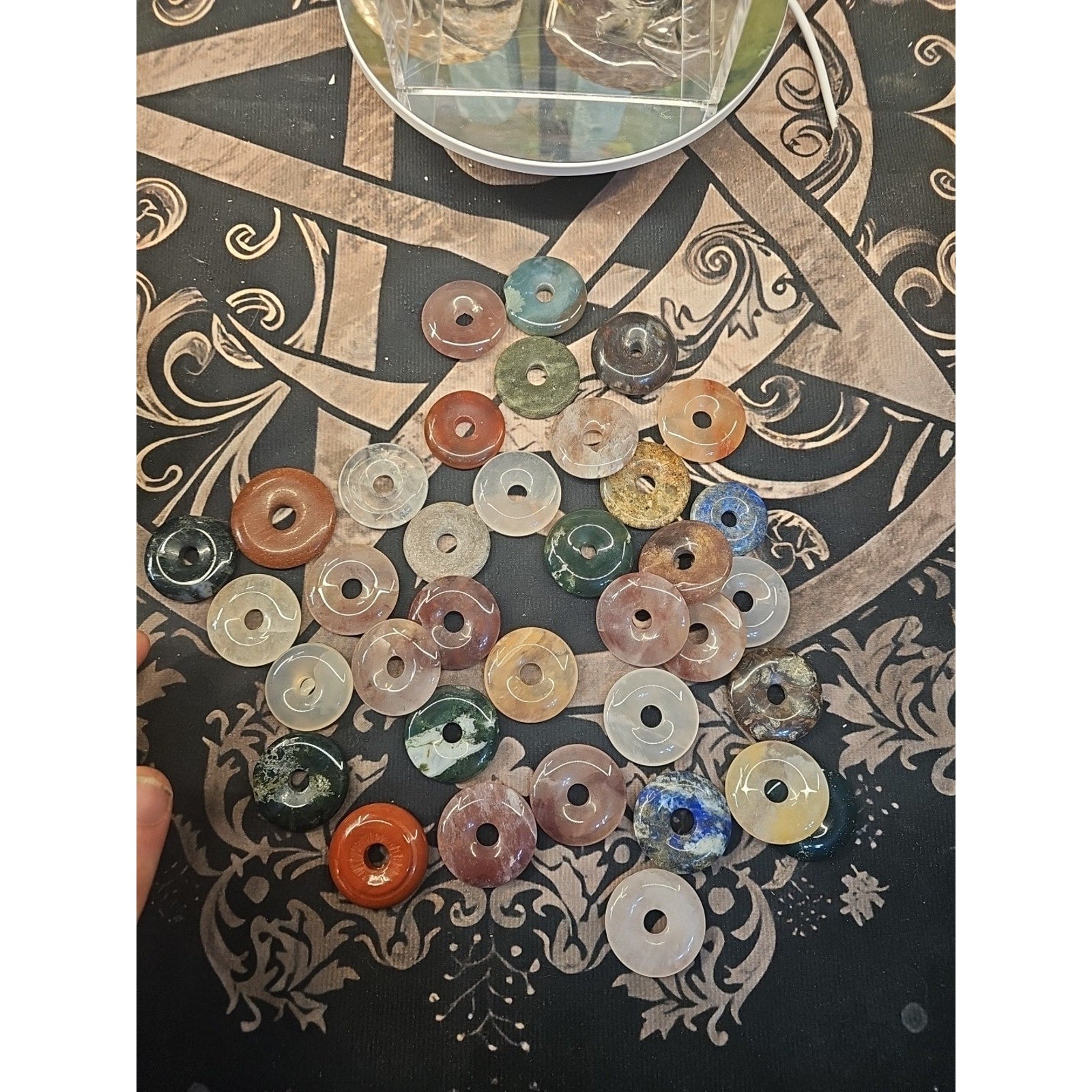 36Pcs Natural Quartz Crystal Jasper Peace Lucky Buckle Mixed Stone Healing