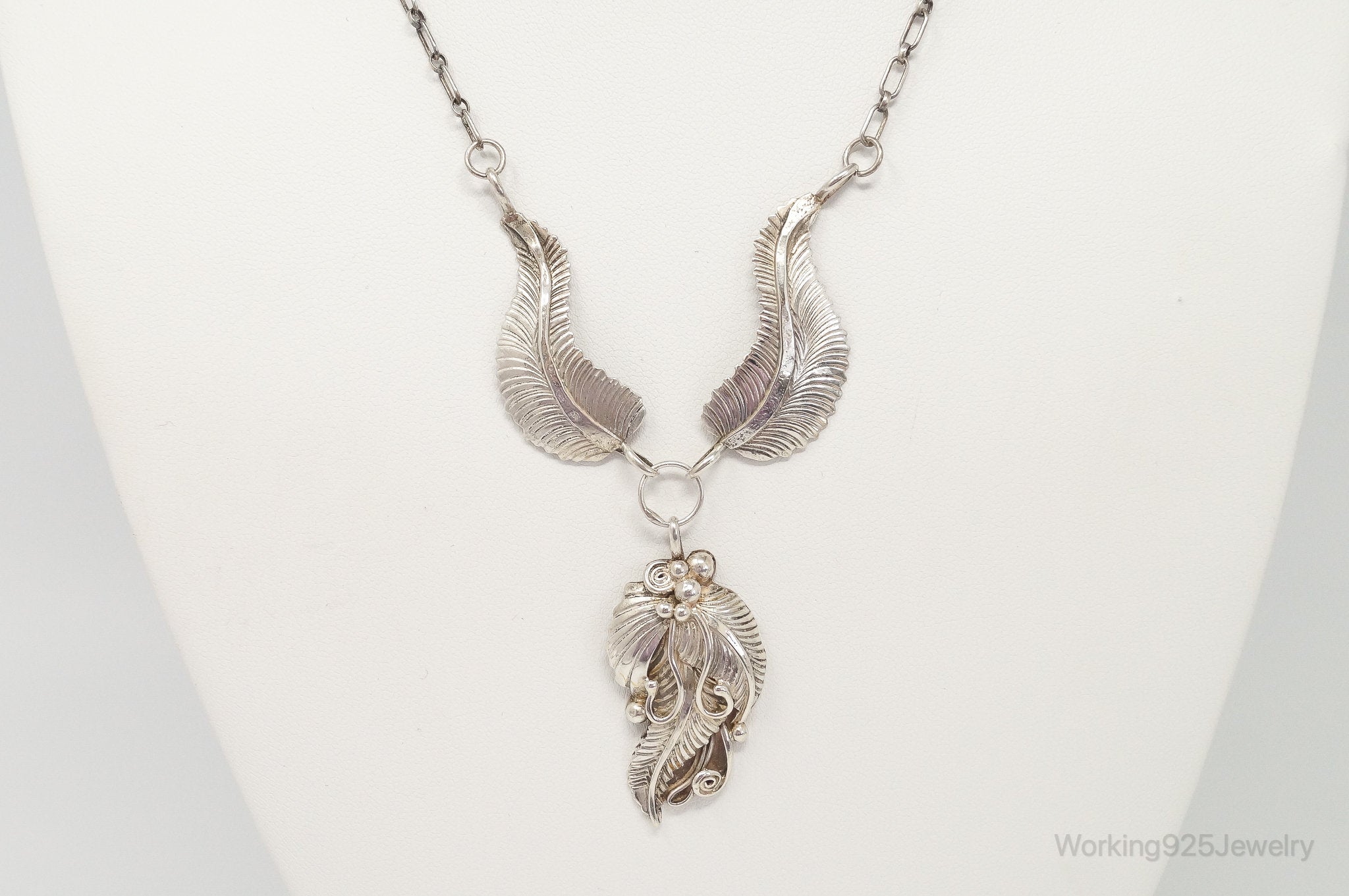 Vintage Native America F Handmade Feathers Design Sterling Silver Necklace | Jewelry > Necklaces > Pendants | Wiccan Center