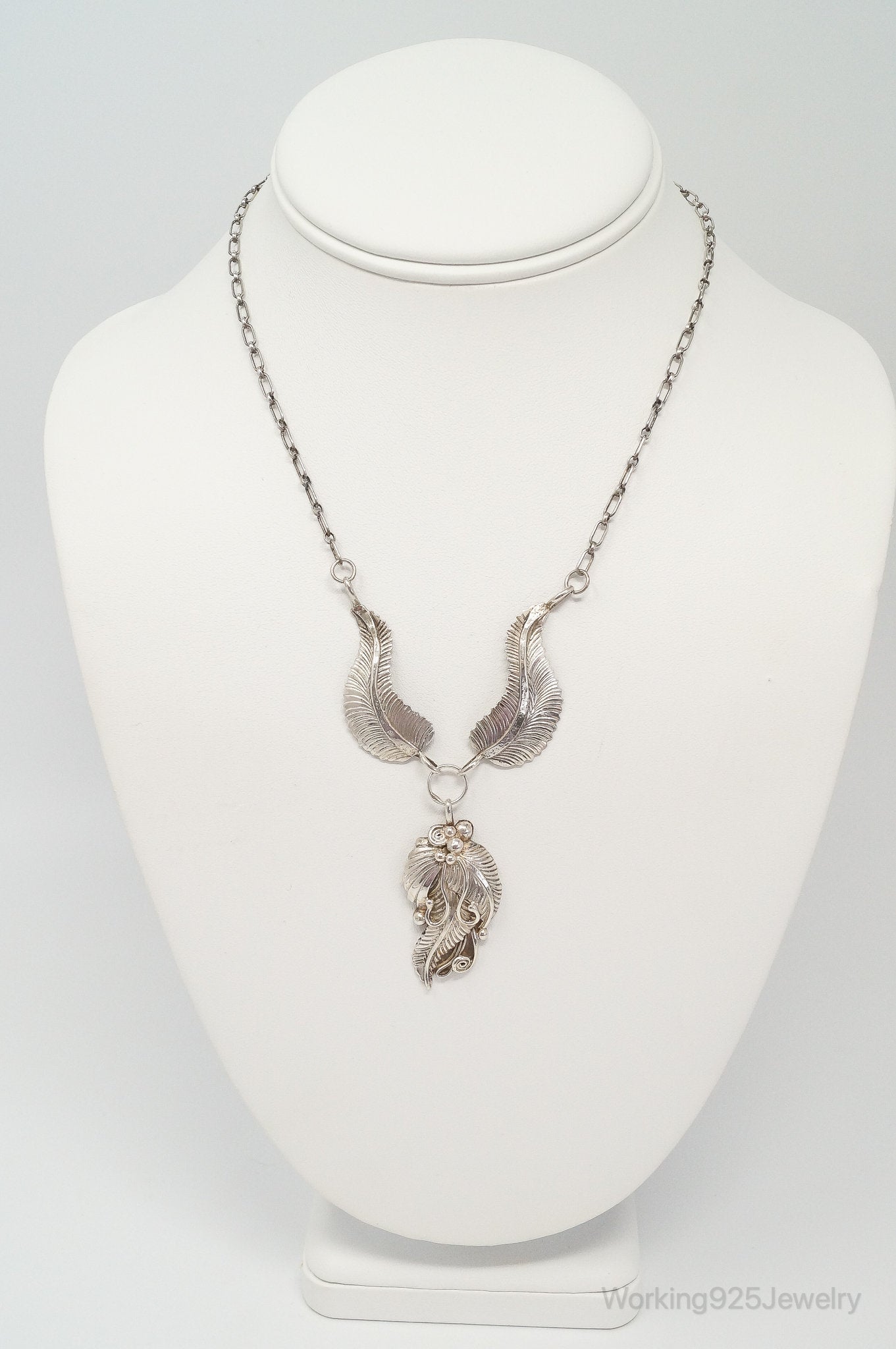 Vintage Native America F Handmade Feathers Design Sterling Silver Necklace | Jewelry > Necklaces > Pendants | Wiccan Center